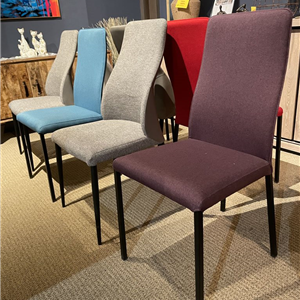 Chaises colorées pour salle à manger, meuble d'intérieur, Meubles Castelbou à Millau en Aveyron - Coté Meubles